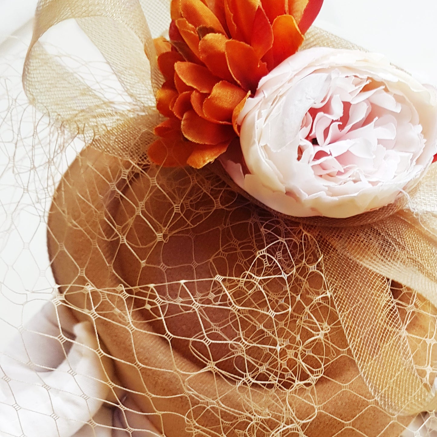 Elegant Beige Pillbox Fascinator with Birdcage Veil & Floral Accents – Perfect for Weddings, Ascot & Derby