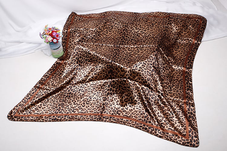 Fabulous Leopard Print Scarf – Jungle-Inspired Elegance for Bold Women
